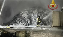 Vicenza, in fiamme cumuli di rifiuti: danni ingenti al centro di trattamento