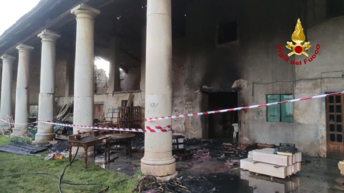 Incendio Villa Trissino: c’erano due ragazzi lì prima che scoppiasse il rogo