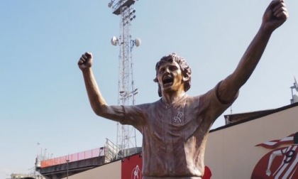 Vicenza omaggia Paolo Rossi, inaugurata la statua di Pablito davanti allo stadio Menti