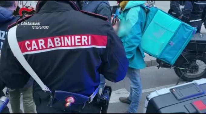 Vicenza, carabinieri contro gig econonomy e caporalato digitale: controllati 16 rider