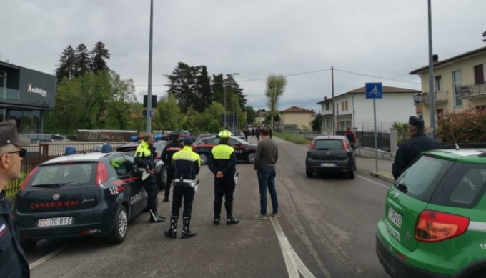 Indagato per omicidio il carabiniere che ha sparato al marocchino uccidendolo: “Eccesso colposo nell’uso legittimo di armi”