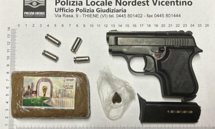 Minorenne "pizzicato" dalla polizia locale con 100 grammi di hashish nelle mutande, nel giubbotto una pistola scacciacani carica