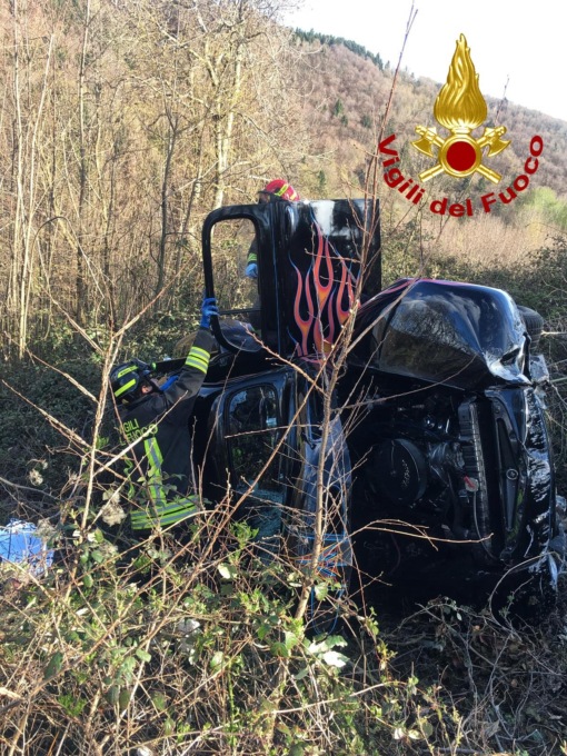 Attimi di paura a Conco: l’auto non frena e finiscono nel burrone