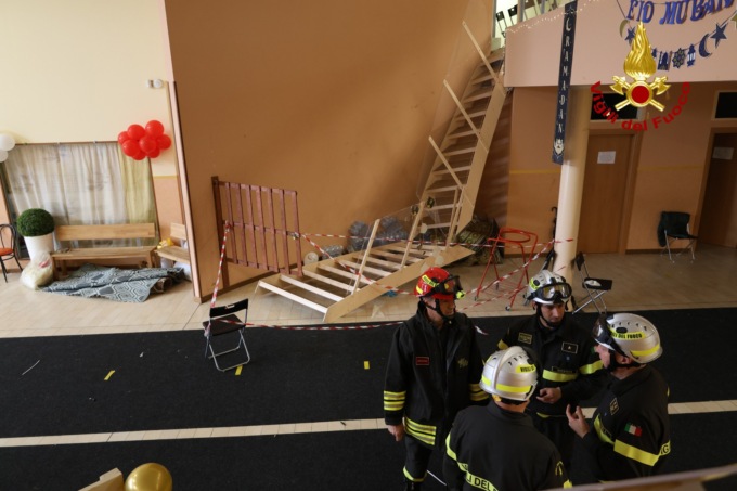 Vicenza, è crollata una scala al centro islamico durante la preghiera: 5 feriti
