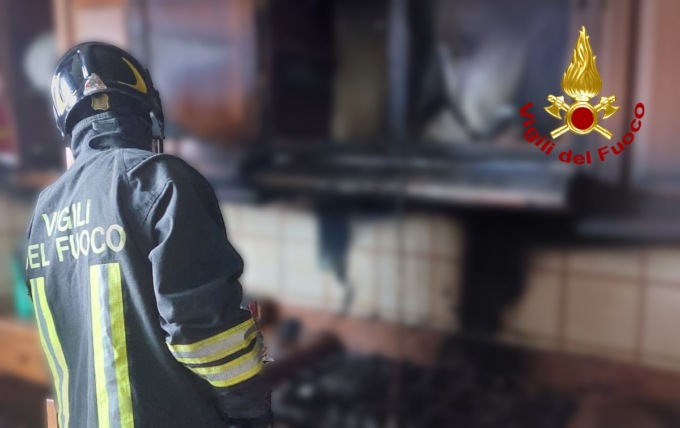 Fiamme dalla cappa della cucina, scoppia l’incendio a Bassano: tre intossicati tra cui un bambino