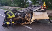 Rossano Veneto, le foto dell'auto che si è rovesciata in via Bassano: giovane intrappolata tra le lamiere