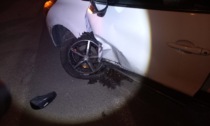 Incidente nella notte a Thiene, auto distrutte: due giovani miracolati