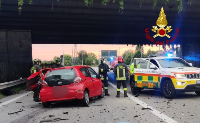 Tragico frontale all’imbocco dello svincolo dell’A31: un morto e un ferito grave