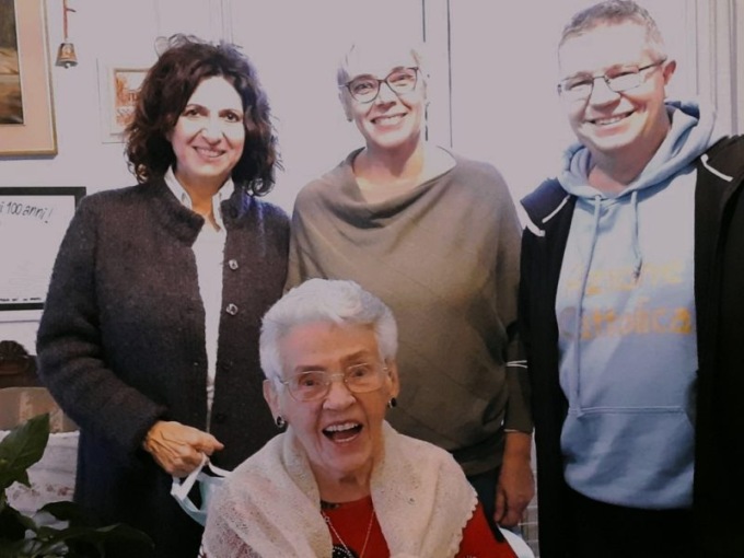 Elezioni amministrative a Vicenza, la maestra Adele alle urne a 107 anni: è lei la più anziana elettrice