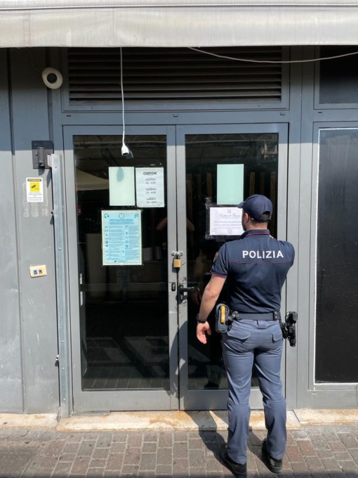 Vicenza, il questore mette i sigilli alla discoteca “Custom”: è la seconda volta in meno di un anno