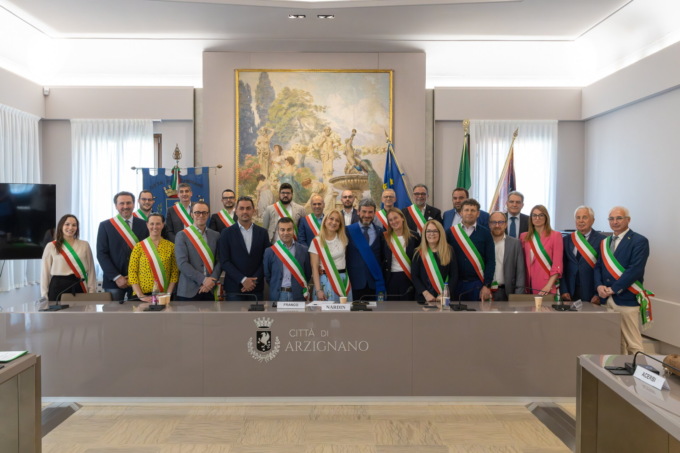 Arzignano, pallottola alla sindaca Bevilacqua: le fasce tricolori unite per chiedere più tutele