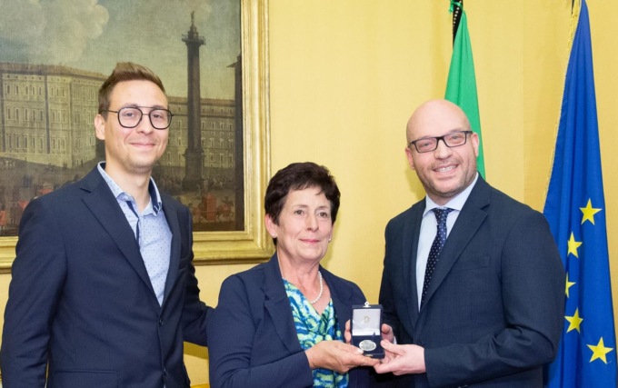 Festa della mamma, Agnese Tassetto ha donato un rene al figlio: un “atto d’amore” premiato a Montecitorio
