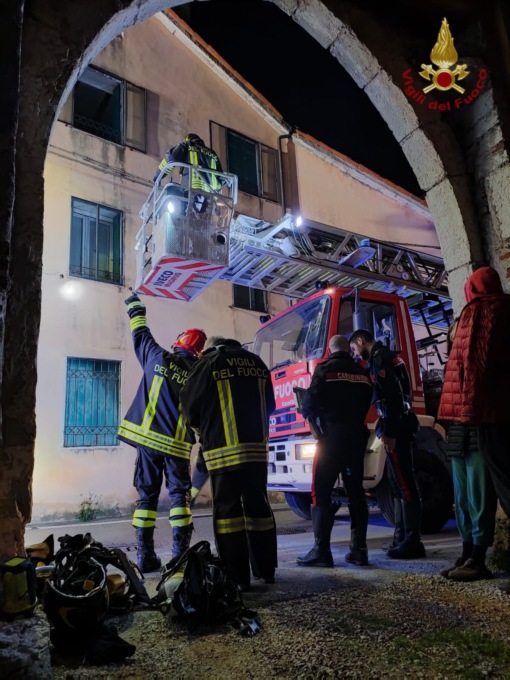 Schio, incendio nella notte: intossicata un’intera famiglia di 5 persone, anche due minori