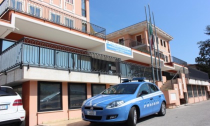Fermato dalla polizia per un controllo ha esibito patente e documenti sloveni falsi, nei guai 53enne di Cassola