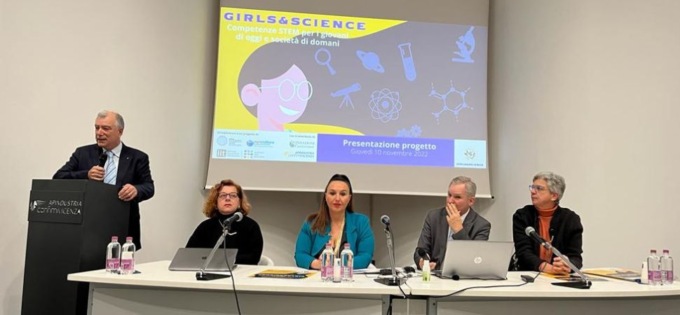 Sei una ragazza e ti piace la scienza? La “Girls&science” summer edition ti aspetta!