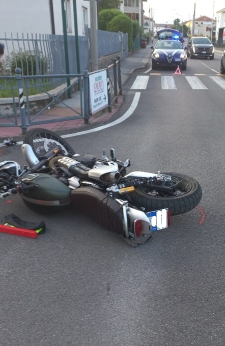 Scontro tra auto e moto a Dueville, ferito centauro