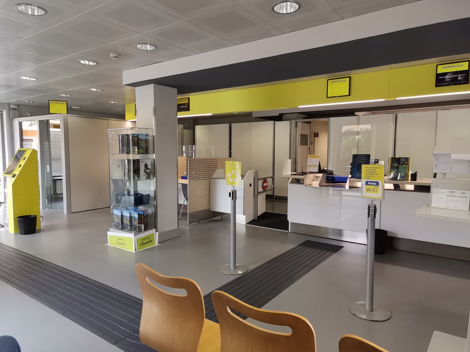 ufficio postale poste italiane photos