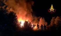 Barbarano Mossano, video e foto dell'incendio rifiuti in zona artigianale: non si esclude il dolo