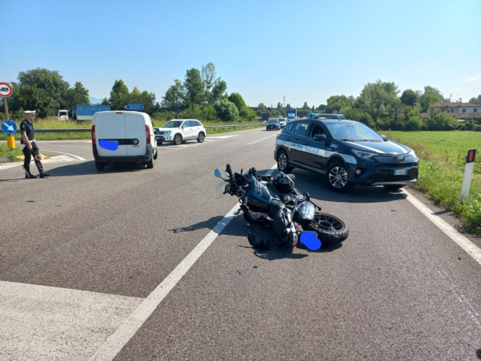 Bolzano Vicentino, schianto tra una moto e una BMW: ferito il motociclista