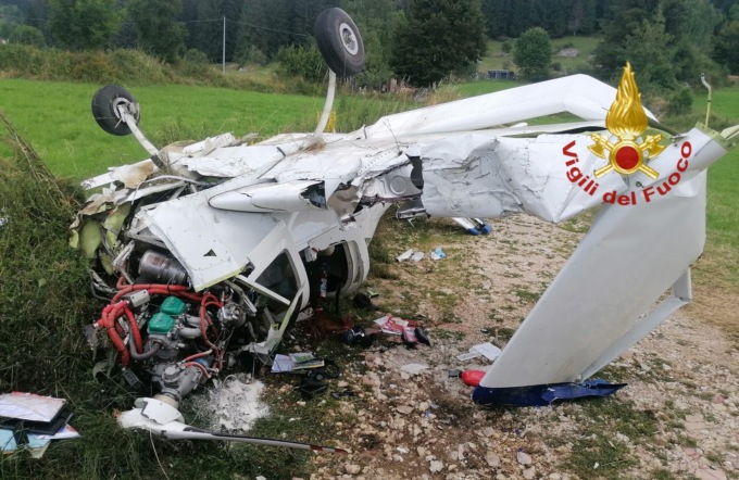 Tragedia sfiorata ad Asiago, ultraleggero precipita in fase di atterraggio: due feriti