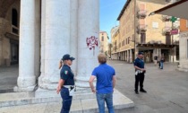 Vicenza, chi ha imbrattato la basilica palladiana? E' caccia ai vandali