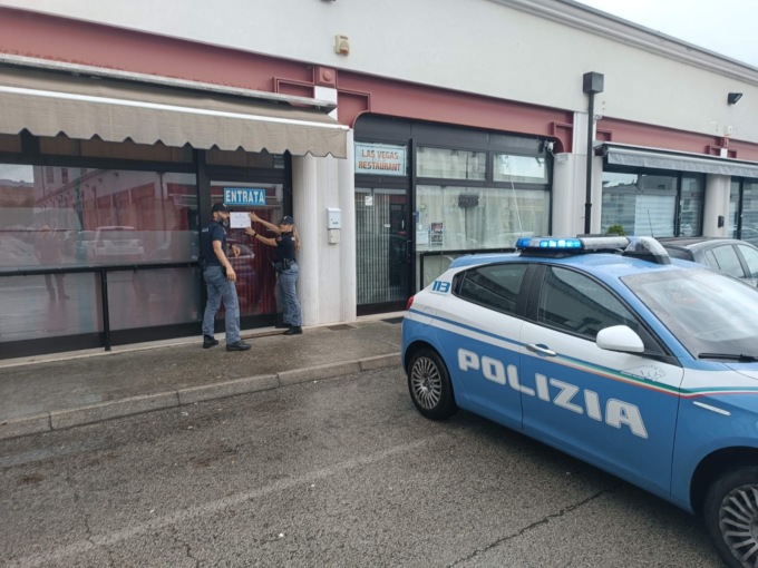 Prima litigi e urla e poi un’aggressione a colpi di bottiglia: chiuso di nuovo il bar “Las Vegas”