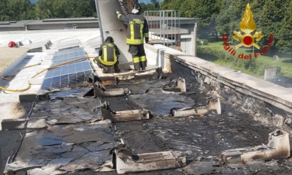 Incendio di pannelli fotovoltaici sul capannone dell'azienda a Breganze