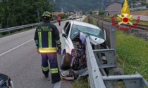 Grave incidente a Solagna, l'auto si schianta contro la cuspide del guardrail: ferita una donna