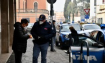 Girava per Vicenza in bici, ma alla vista della polizia si è innervosito... e sono cominciati i guai