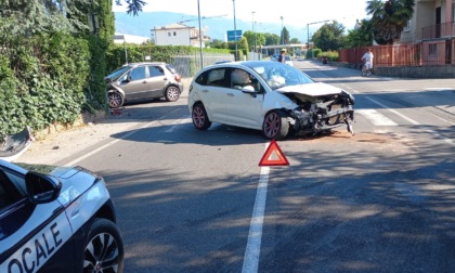 Incidente stradale a Thiene, scontro tra due auto: cinque feriti