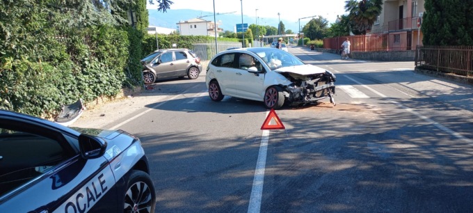 Incidente stradale a Thiene, scontro tra due auto: cinque feriti