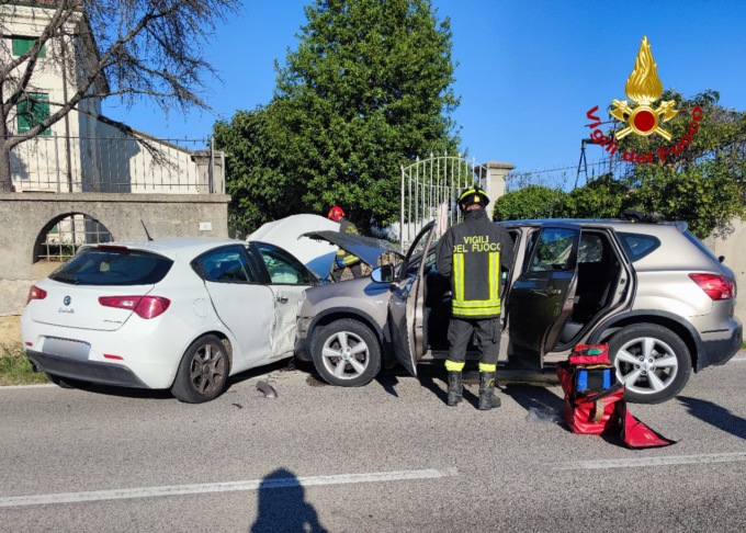 Scontro tra due auto a Lonigo, due feriti e traffico in tilt