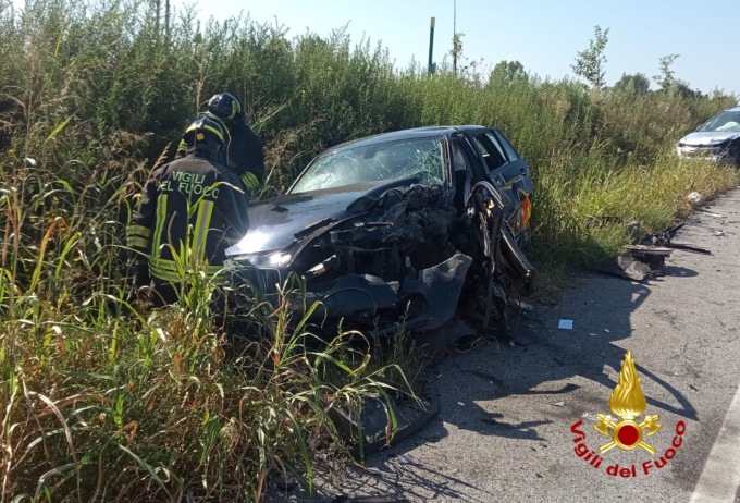 Scontro tra due auto a Marostica, la conducente di una bmw è rimasta bloccata tra le lamiere