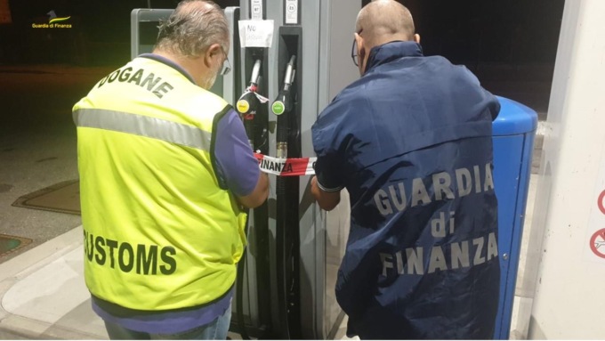 Gasolio e prezzi irregolari, sequestrato un distributore di carburanti in provincia di Vicenza