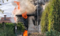 Dalla porta e dalle finestre uscivano fiamme e fumo nero, un furioso incendio ha distrutto una casa a Thiene