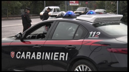 Blitz antidroga in un appartamento: arrestato 30enne, due denunce