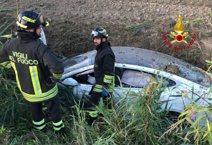 Sossano, donna ferita dopo essersi schiantata con la sua Tesla
