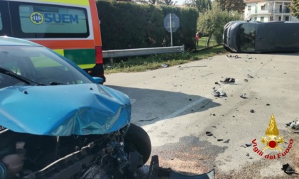 Incidente a Sossano, scontro tra un'auto e il furgone di un corriere (che si rovescia)