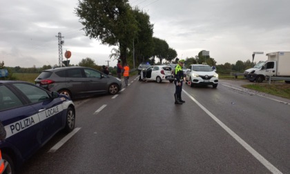 Dueville, l'incidente tra auto e furgone innesca la carambola in strada Marosticana: un ferito