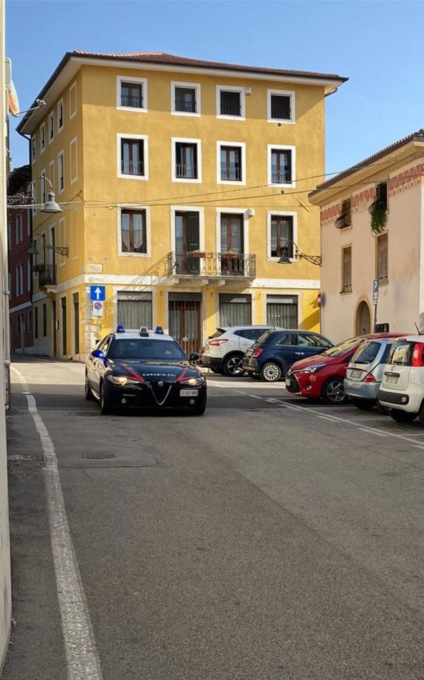 Blitz all’alba a Schio, sgominata la rete di spaccio in centro storico: arrestati 3 nigeriani e denunciate 11 persone