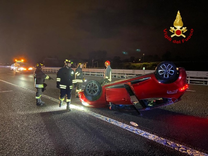 Scontro in A4 allo svincolo tra Montebello e Montecchio: due auto rovesciate e 4 feriti