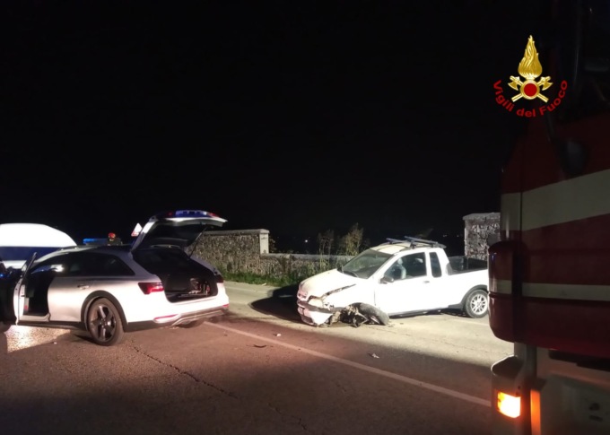 Maxi scontro fra tre auto a Santorso, tre feriti al pronto soccorso