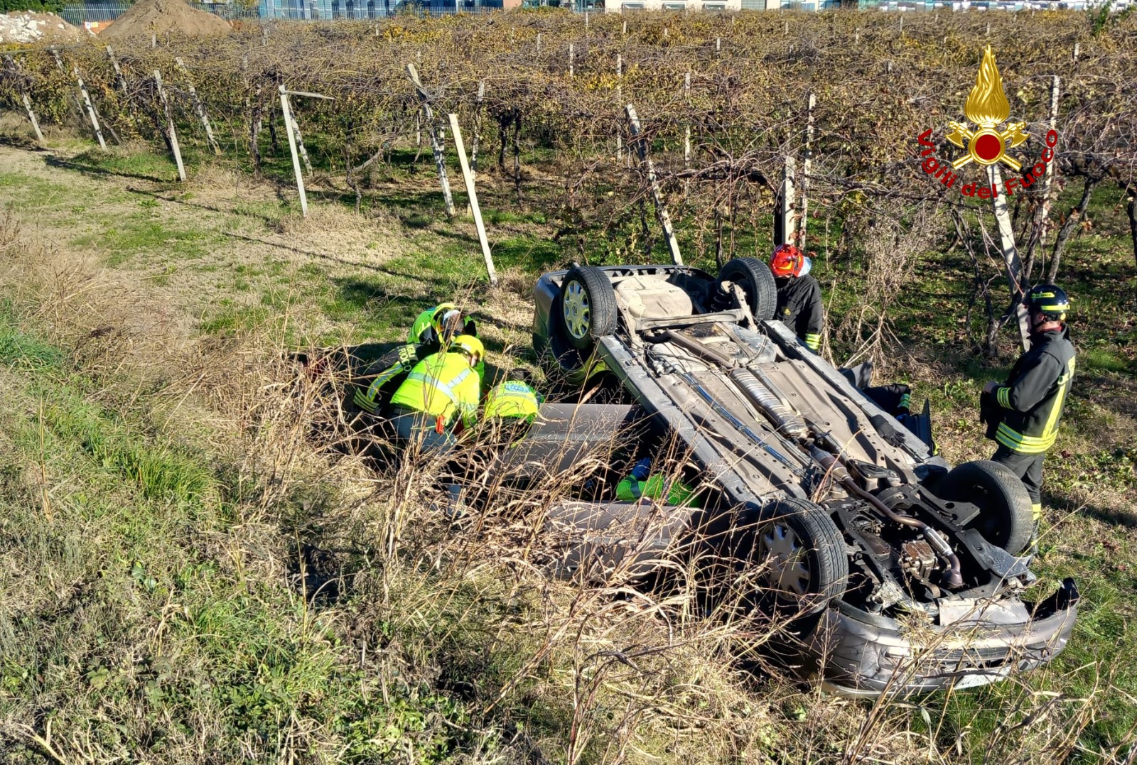 Auto ferma in un'area di servizio, dentro c'è un passeggero morto con la cintura  di sicurezza allacciata - Prima Vicenza