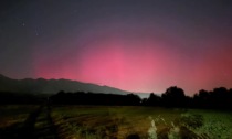 Il cielo di tinge di rosa: le foto dell'incredibile aurora che ha colorato i cieli del Veneto dalle Dolomiti alla laguna