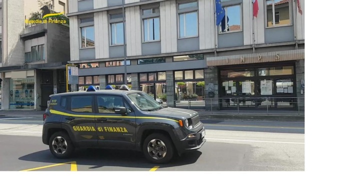 C’è una festa in una villa, i finanzieri trovano l’annuncio sui social e si “imbucano” per un controllo