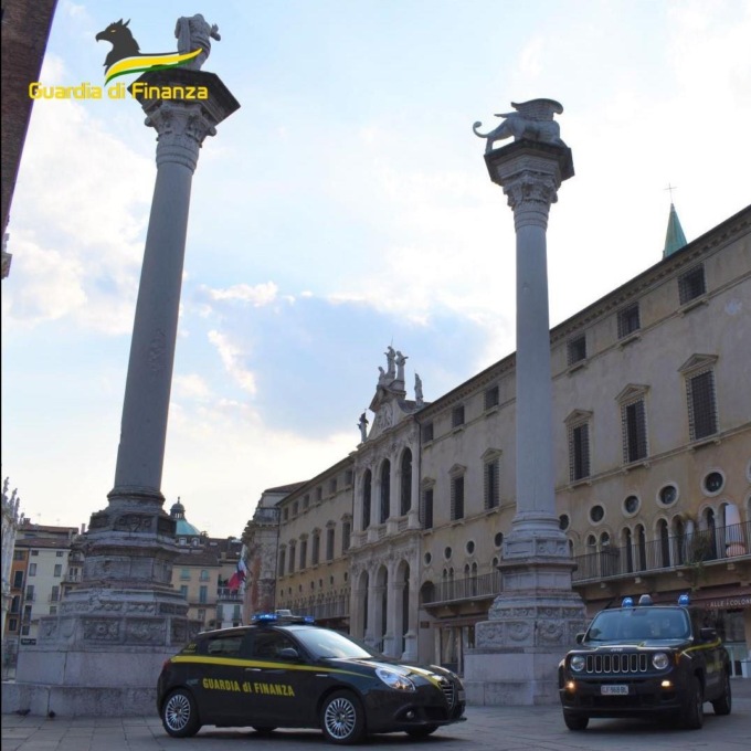Schio, alla festa in discoteca arriva la guardia di finanza che fa “ballare” tutti a suon di sanzioni 
