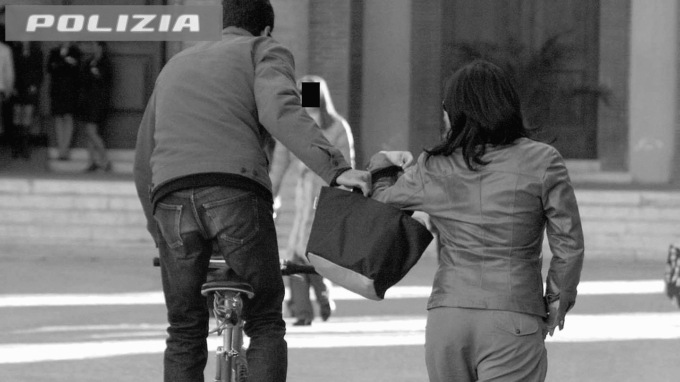 Professione scippatore: ogni giorno arrivava a Vicenza in treno e si metteva “al lavoro”