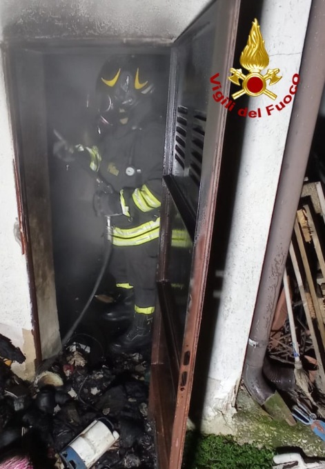 Incendio all’alba a Tezze sul Brenta, a fuoco il locale caldaia di un’abitazione