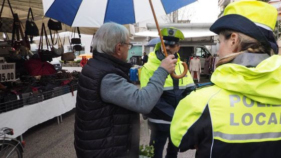 Primo arresto per i vigili di quartiere, fermato un ladro che aveva derubato due ambulanti al mercato