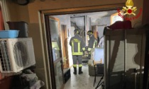 Incendio in un appartamento a Vicenza, salvata un'anziana e il suo barboncino